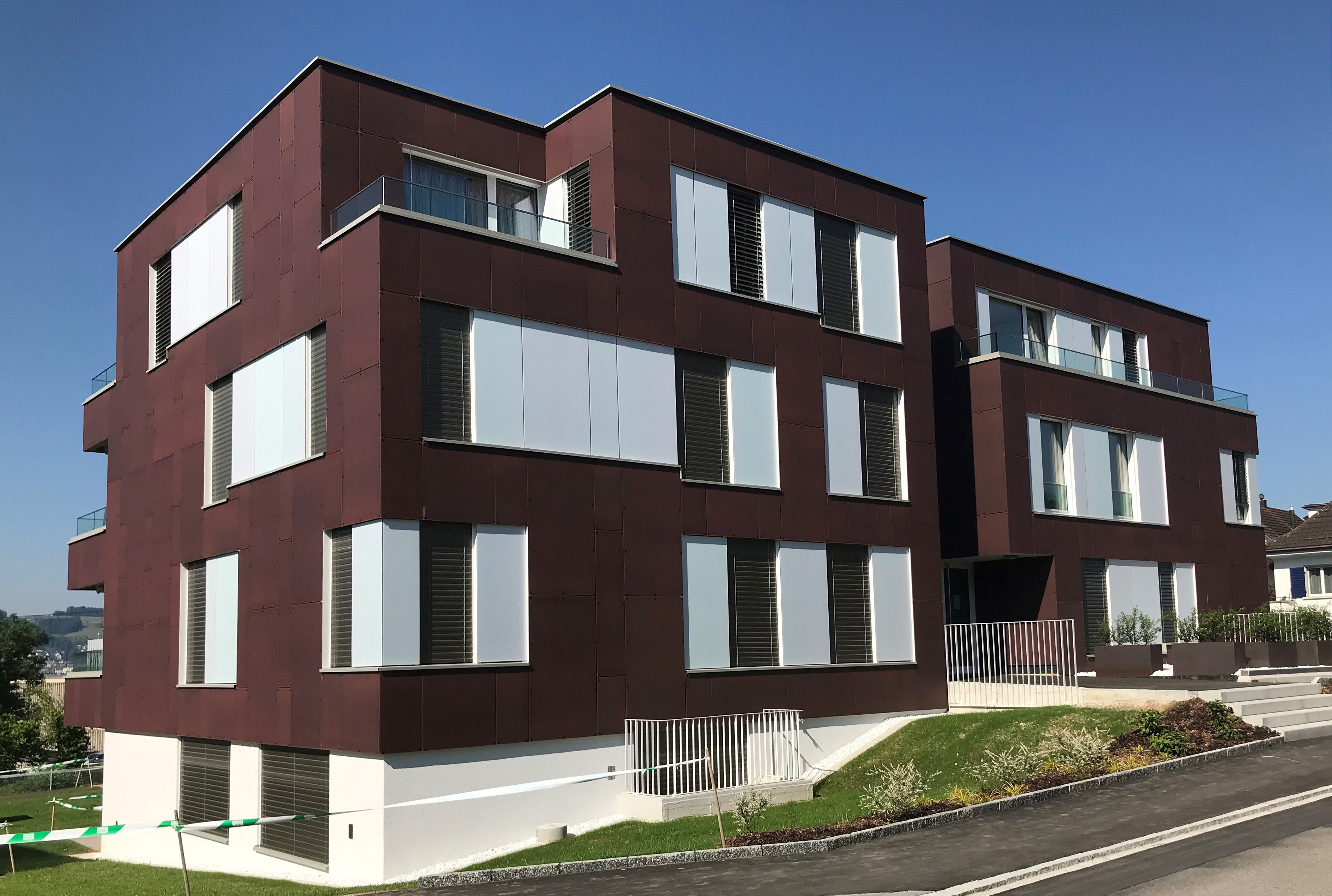 White PV modules from Solaxess, PV manufacturer New ISSOL