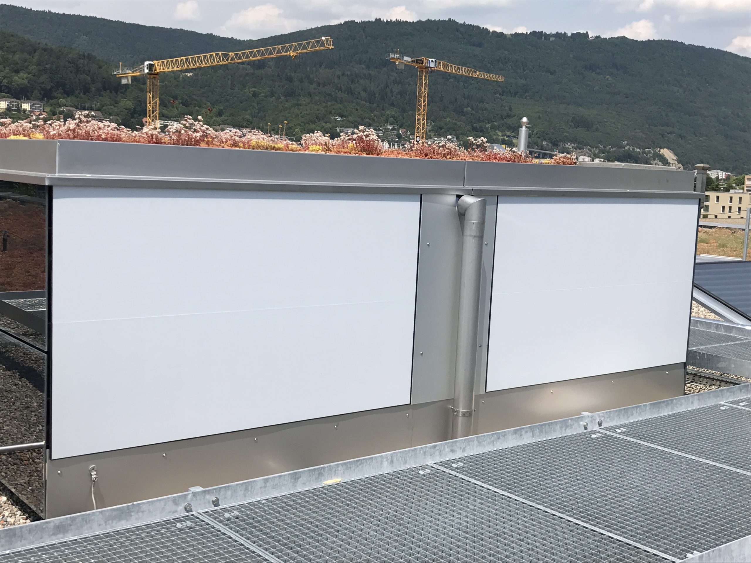 Mur ESB white panels Solaxess